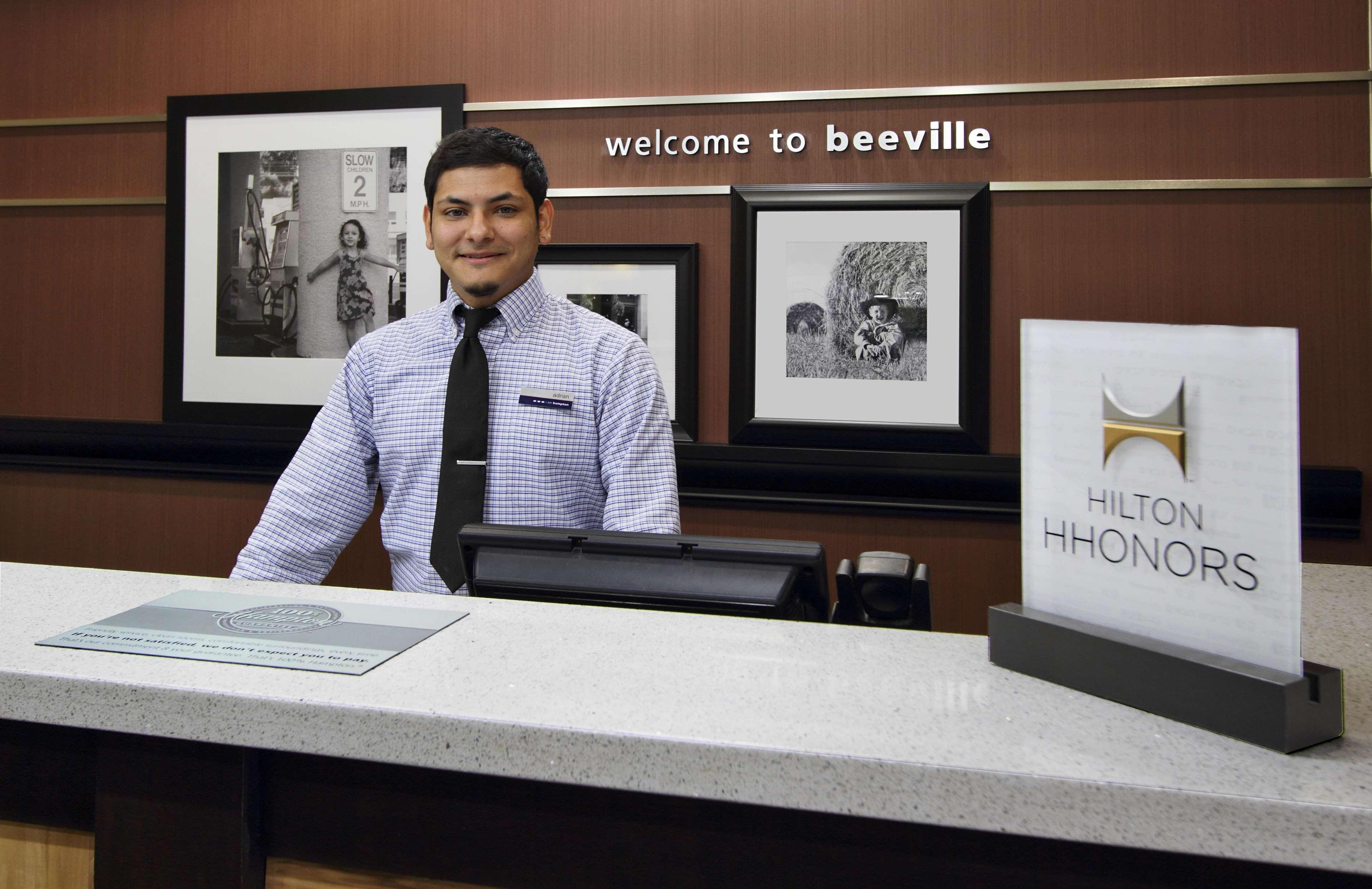Hampton Inn Beeville Экстерьер фото