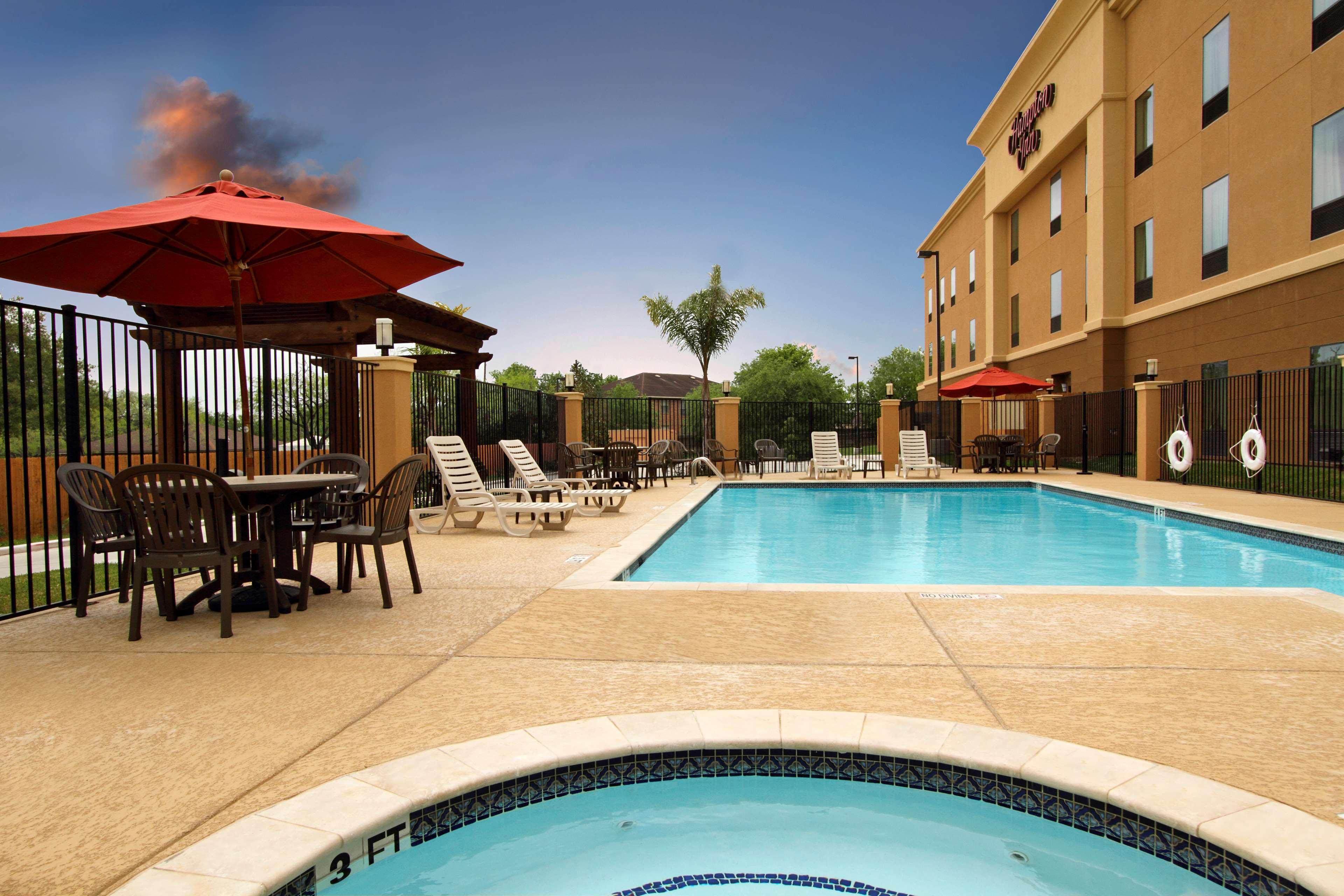 Hampton Inn Beeville Экстерьер фото