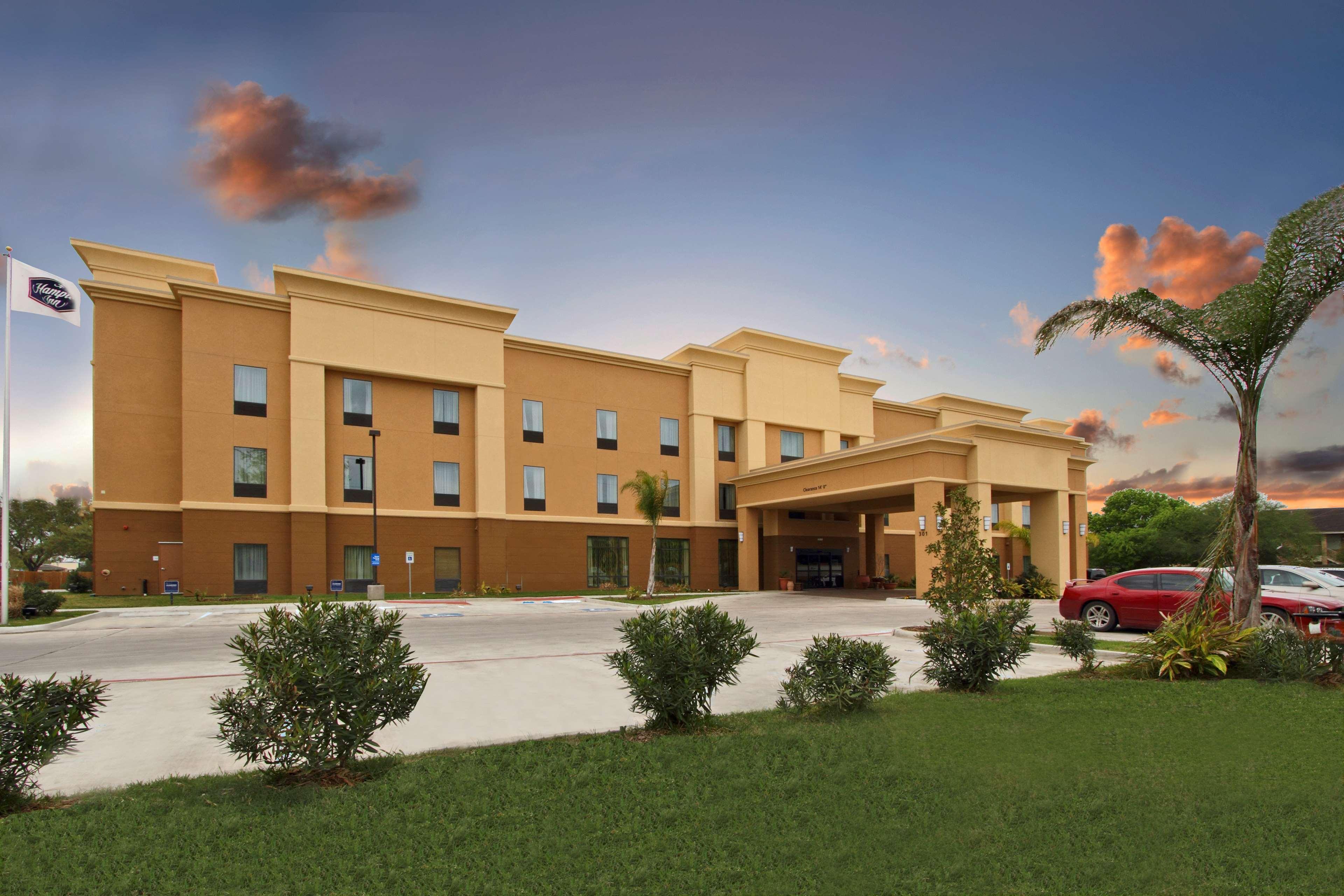 Hampton Inn Beeville Экстерьер фото