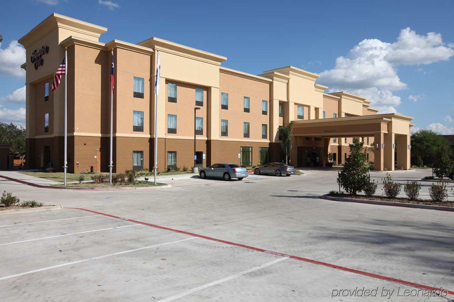 Hampton Inn Beeville Экстерьер фото