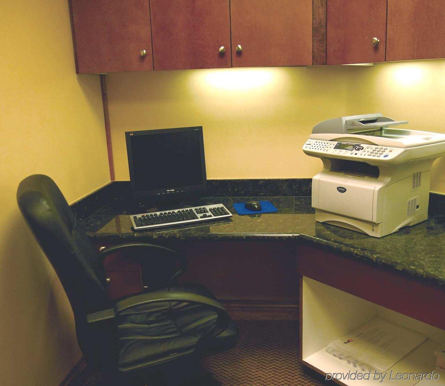 Hampton Inn Beeville Удобства фото