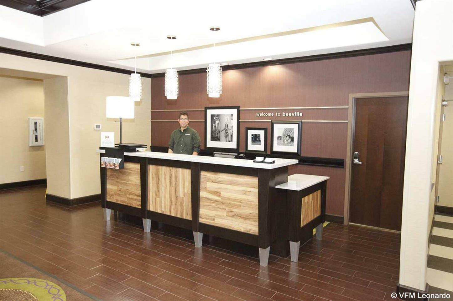 Hampton Inn Beeville Интерьер фото
